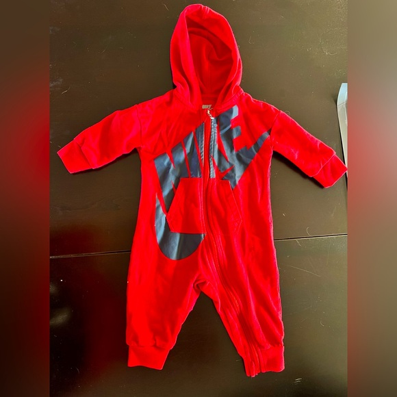 Nike one piece 🍼5/$35 - Picture 1 of 2